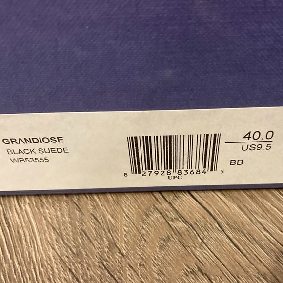 NEW STUART WEITZMAN Grandiose Suede Ankle Booties - Picture 15 of 15